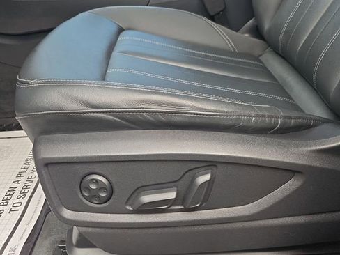 Used 2023 Audi Q5 2.0T Premium w/ Convenience Package image 12