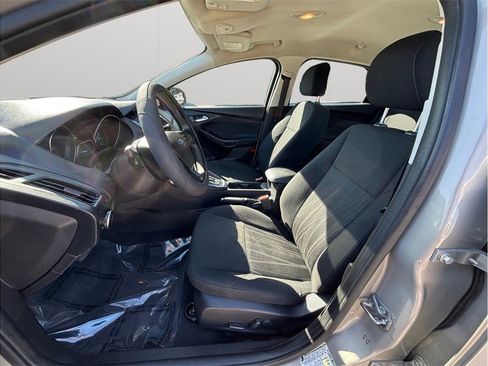 Used 2015 Ford Focus SE image 2