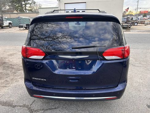Used 2017 Chrysler Pacifica Touring-L image 8