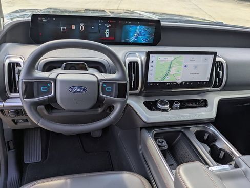 Used 2025 Ford Expedition Active AWD/4WD image 14
