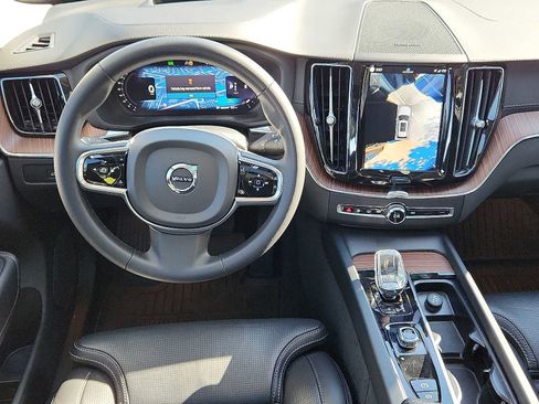 Certified 2024 Volvo XC60 B5 Ultimate w/ Protection Package Premier AWD/4WD image 11