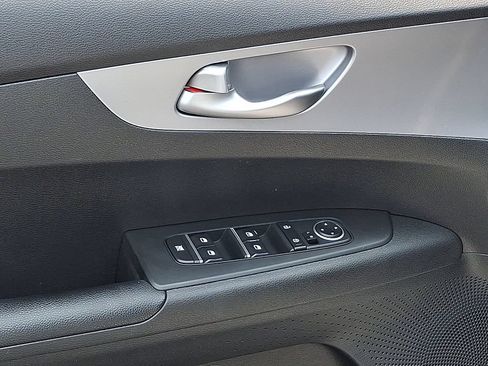 Used 2023 Kia Forte LXS FWD image 14