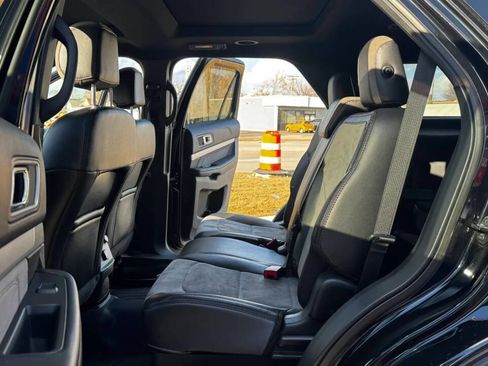 Used 2017 Ford Explorer XLT w/ Equipment Group 202A image 17