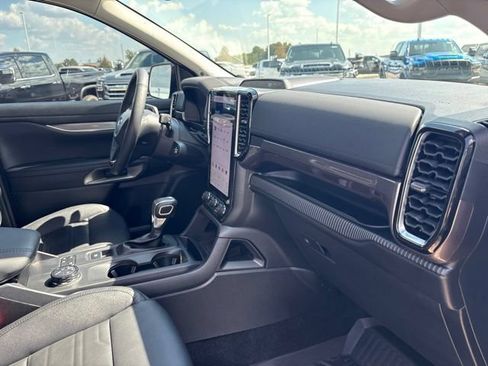 Used 2025 Ford Ranger Lariat w/ Black Appearance Package AWD/4WD image 23