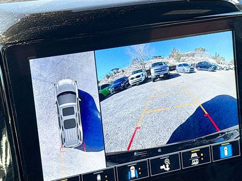 Used 2023 Chevrolet Traverse RS image 14