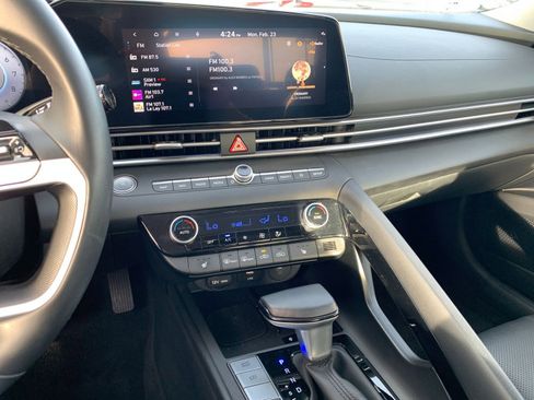 Used 2025 Hyundai Elantra Limited image 17