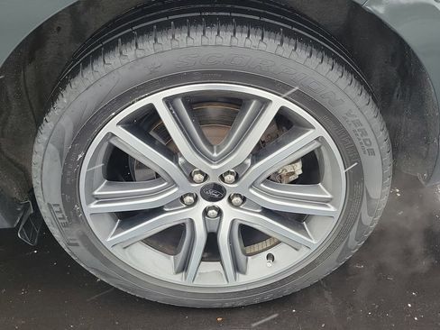 Used 2023 Ford Edge Titanium w/ Class II Trailer Tow Package image 5