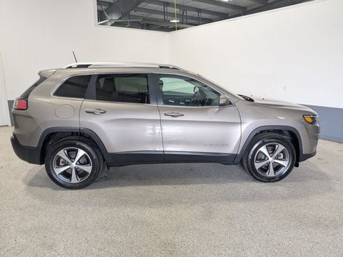 Used 2021 Jeep Cherokee Limited AWD/4WD image 2