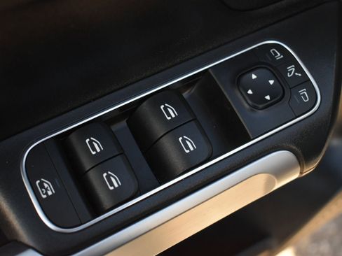 Used 2023 Mercedes-Benz GLB 250 image 11