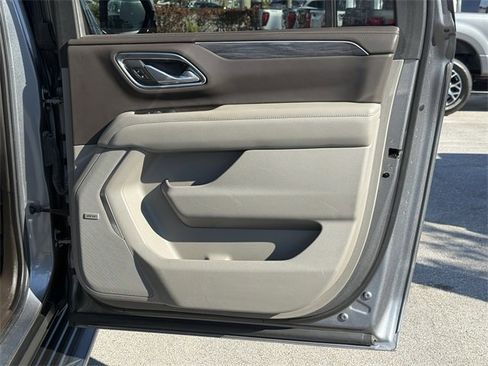 Used 2021 GMC Yukon XL SLT w/ SLT Premium Package image 37