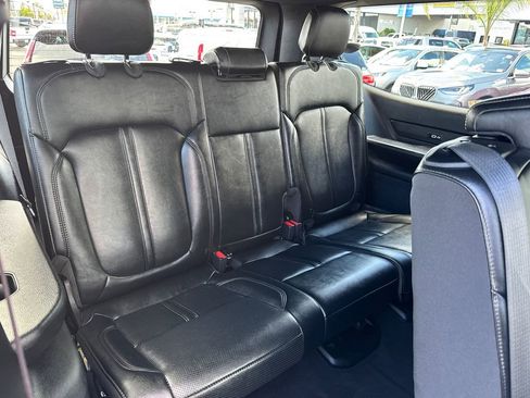 Certified 2024 Jeep Wagoneer Series II w/ Flexible Seating Group RWD image 19