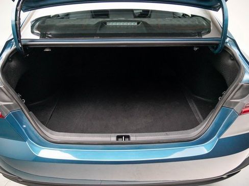 Used 2025 Toyota Camry SE image 13