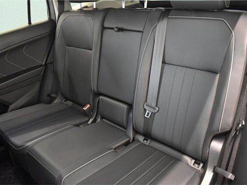 Used 2022 Volkswagen Tiguan SE image 10