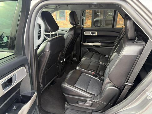 Used 2023 Ford Explorer Limited image 5