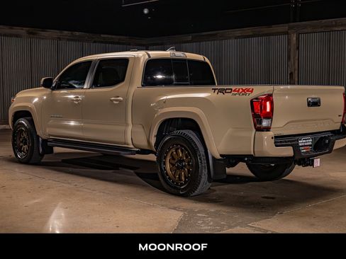 Used 2017 Toyota Tacoma TRD Sport AWD/4WD image 6