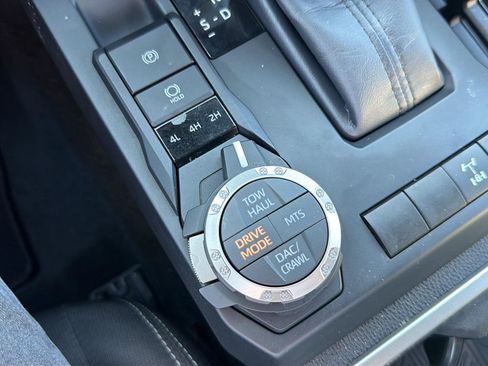 Certified 2025 Toyota Tacoma TRD Off-Road AWD/4WD image 27