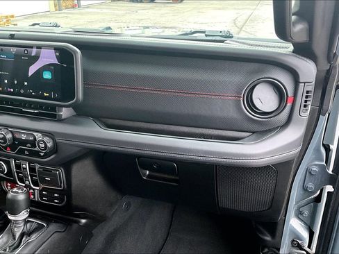 Used 2025 Jeep Wrangler Unlimited Rubicon image 17