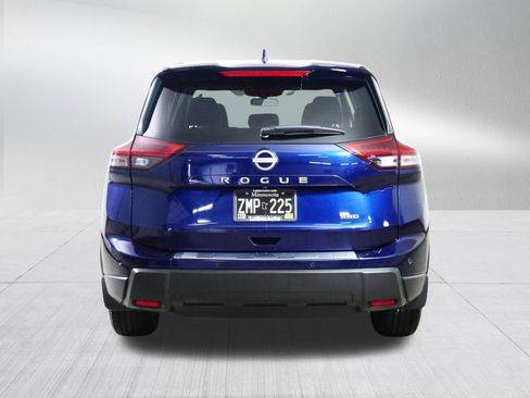 Used 2025 Nissan Rogue SV AWD/4WD image 6
