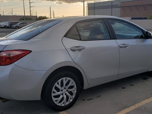 Used 2018 Toyota Corolla LE FWD image 6