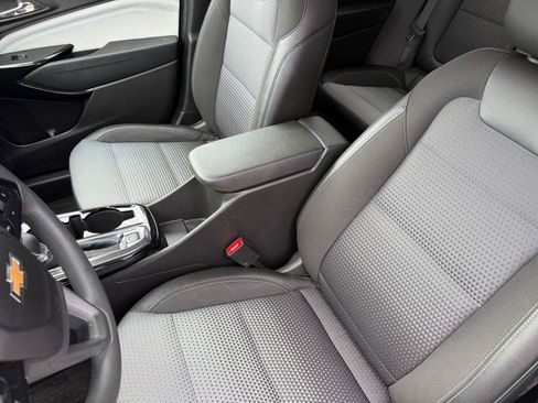 Used 2025 Chevrolet Trax LT image 36