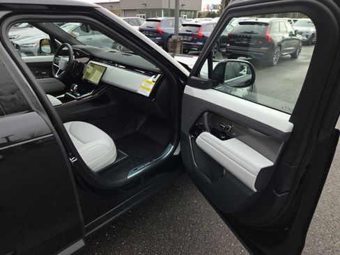 New 2026 Land Rover Range Rover Sport SE image 19