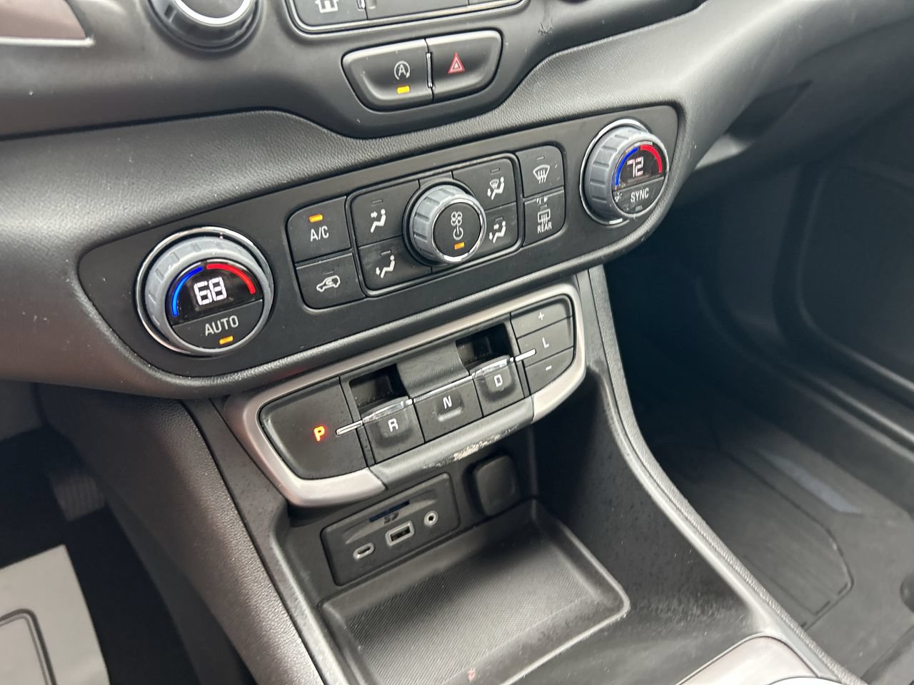 Used 2024 GMC Terrain AT4 w/ Tech Package AWD/4WD image 29