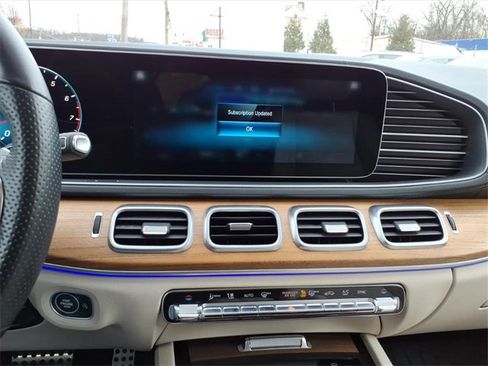 Used 2023 Mercedes-Benz GLS 580 4MATIC image 23