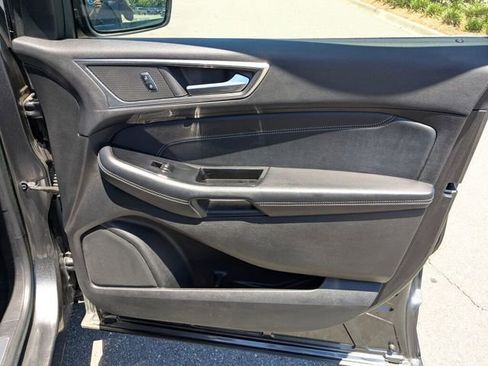 Used 2018 Ford Edge Titanium w/ Equipment Group 301A FWD image 37