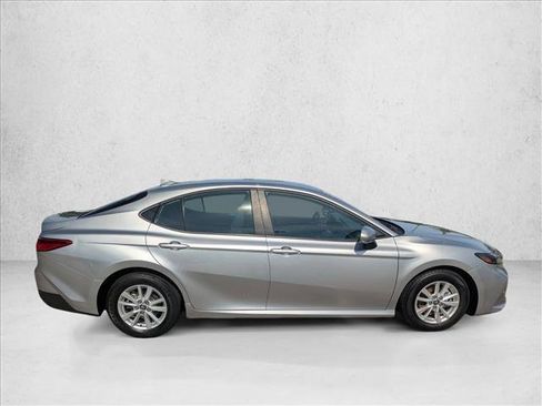 Used 2025 Toyota Camry LE FWD image 4