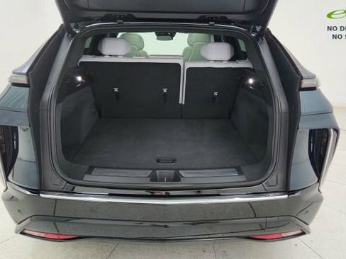 Used 2024 Cadillac Lyriq Luxury RWD image 14