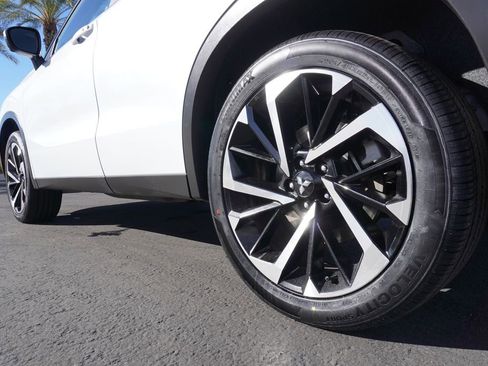 Used 2024 Mitsubishi Outlander SE image 6