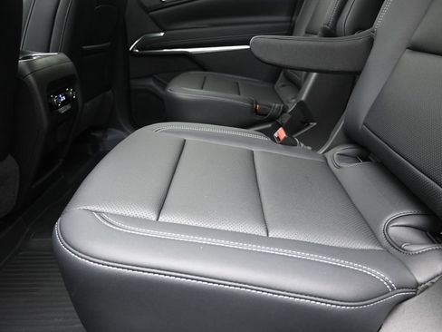 New 2026 Chevrolet Traverse LT w/ Sun and Wheel Package FWD image 16