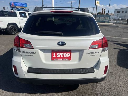 Used 2011 Subaru Outback 2.5i Premium AWD/4WD image 6