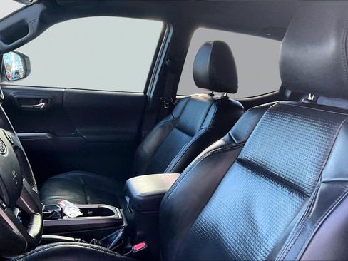 Certified 2020 Toyota Tacoma TRD Sport w/ TRD Premium Sport Package image 18