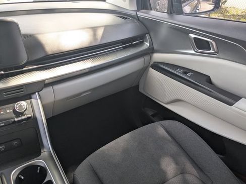 Certified 2023 Kia Carnival LX FWD image 12