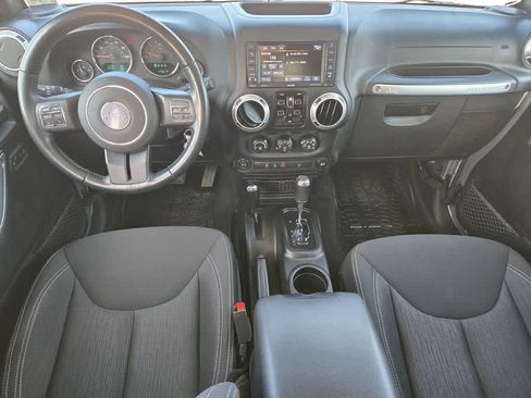 Used 2018 Jeep Wrangler Unlimited Sahara w/ Connectivity Group AWD/4WD image 9
