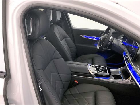Used 2024 BMW 750e xDrive w/ Premium Package 2 image 7