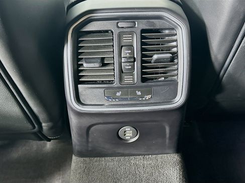 Used 2018 Porsche Macan S image 33