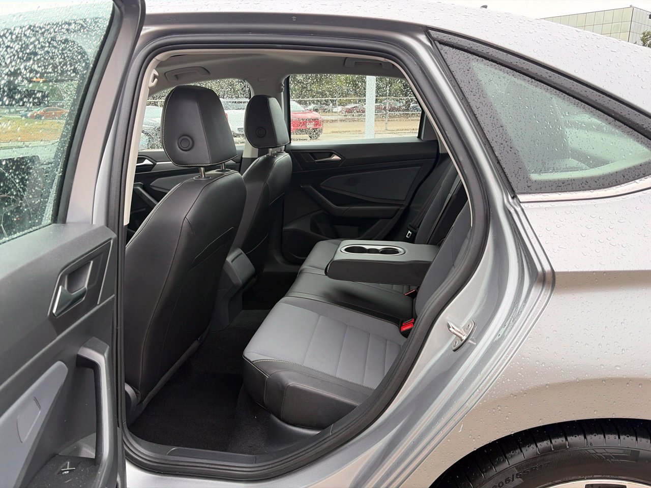Used 2025 Volkswagen Jetta SE FWD image 8