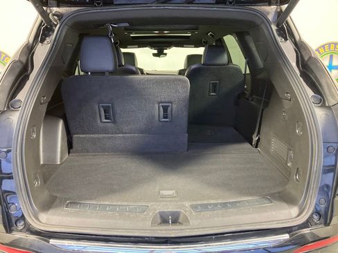 Used 2022 Buick Enclave Avenir image 27