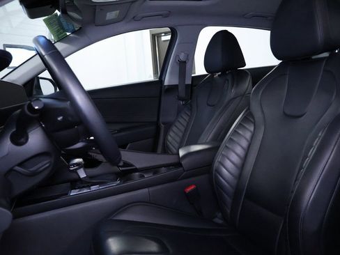 Used 2024 Hyundai Elantra Limited image 15