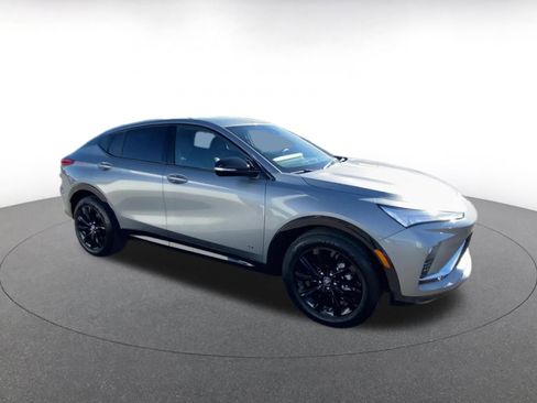 Used 2025 Buick Envista Sport Touring image 2