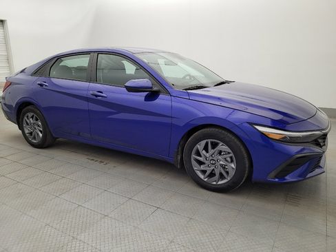Used 2024 Hyundai Elantra SEL FWD image 11