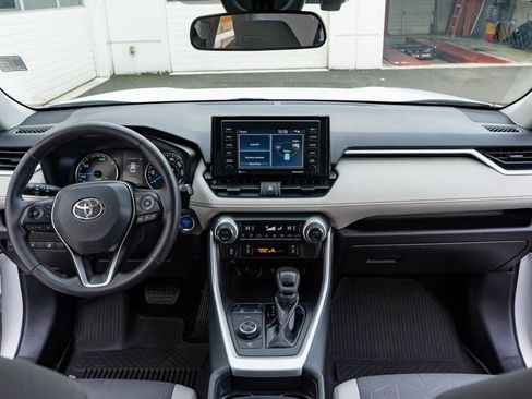 Used 2020 Toyota RAV4 XLE image 21