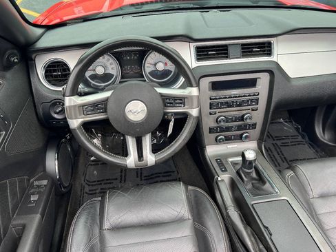 Used 2011 Ford Mustang Premium w/ 202A Rapid Spec Order Code RWD image 37