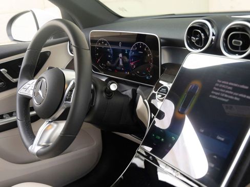 Used 2026 Mercedes-Benz GLC 300 image 29