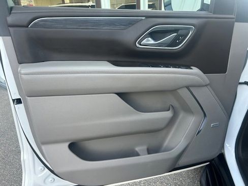 Used 2022 GMC Yukon SLT w/ SLT Premium Package image 14