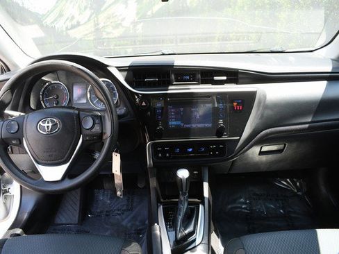 Used 2019 Toyota Corolla LE FWD image 18