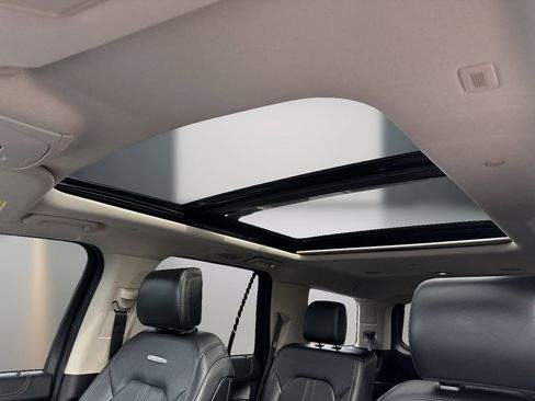 Used 2020 Ford Expedition Platinum image 8