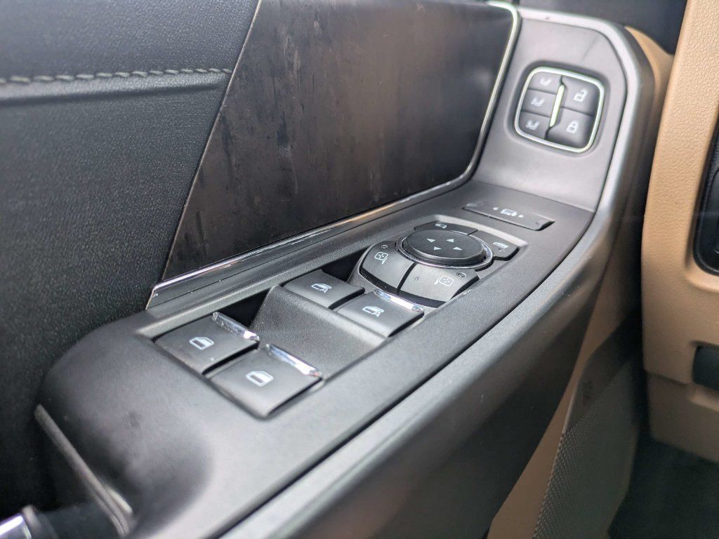 Used 2023 Ford F250 Lariat w/ Lariat Ultimate Package AWD/4WD image 27